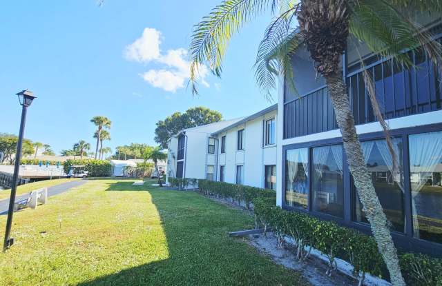 Photo of 1001 Green Pine Boulevard