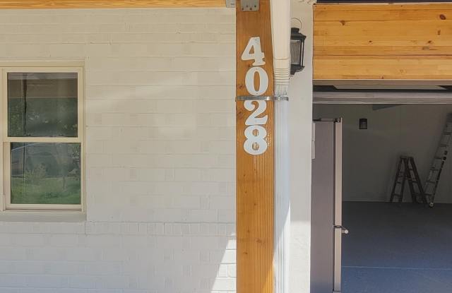 4028 E EDGEMONT Avenue