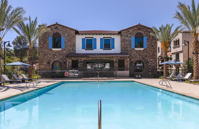 The Courtyards Pacific Village