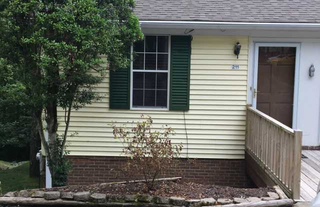 Townhouse Close to all!