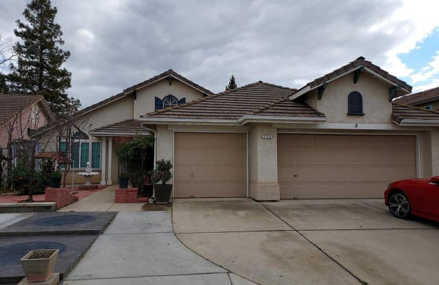 2756 Palo Alto Ave - 2756 Palo Alto Avenue, Clovis, CA 93611