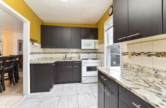 32 WEST 49TH ST