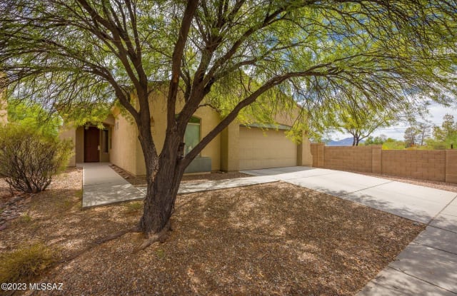 2299 W Camino San Acacio - 2299 West Camino San Acacio, Casas Adobes, AZ 85741