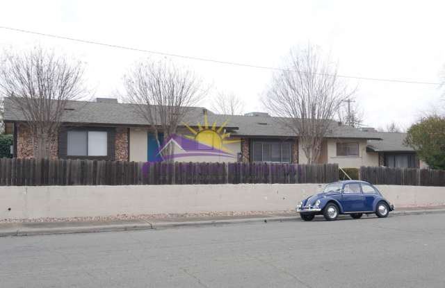 Remodeled 2 Bed 1 Bath Triplex Unit in West Roseville