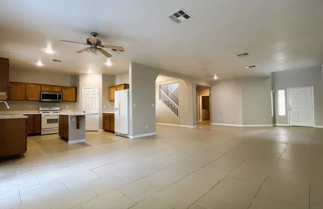 Villa Trieste Court--6084