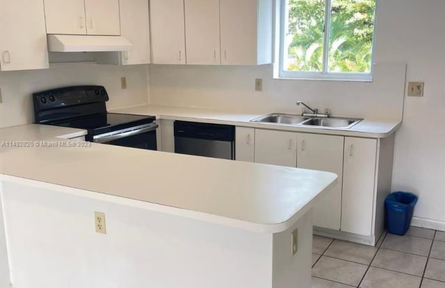 611 NW 82nd - 611 Northwest 82nd Place, Fountainebleau, FL 33126