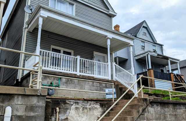 Spacious 3 bedroom 2.5 Bathroom Single Family Home (Mt Washington)