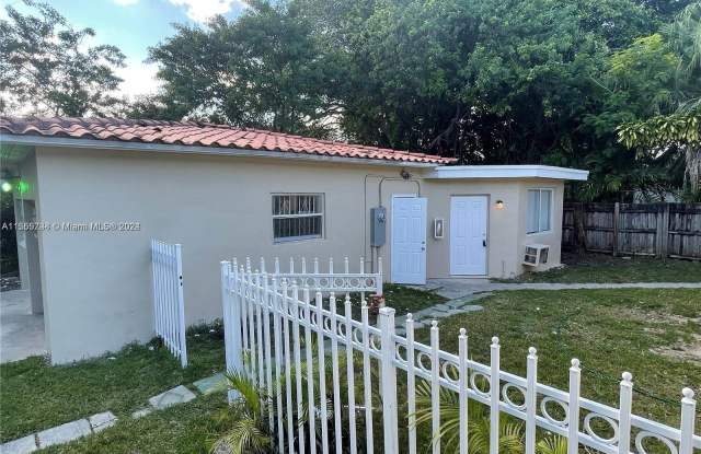 595 NE 121st St - 595 Northeast 121st Street, North Miami, FL 33161