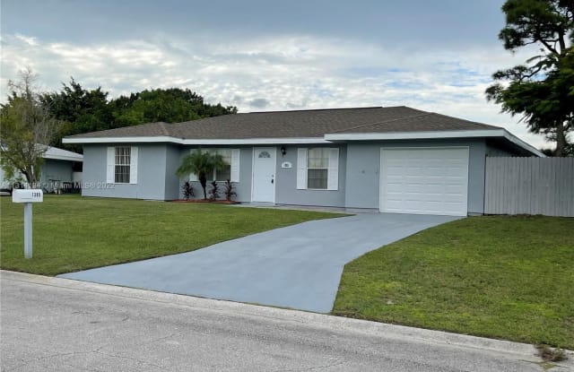 1385 SE Oakmont Ln - 1385 Southeast Oakmont Lane, Port St. Lucie, FL 34952