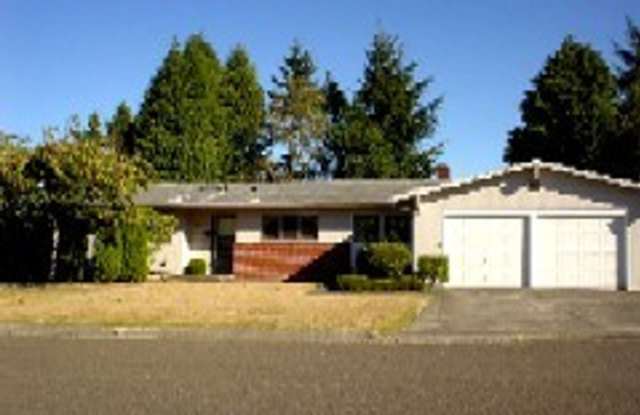 990 Oakway