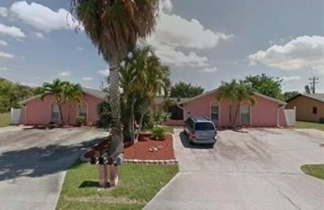 609 SE 23rd Place unit: 4