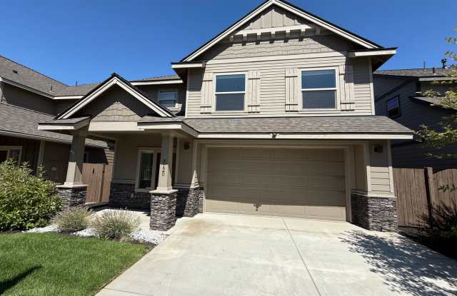 Spacious 4 Bed/ 2.5 Bath Single Family Home - NE Bend