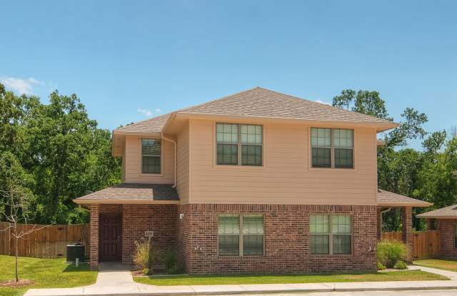 Photo of Sublease Available for January 1st!! Fantastic 3 Bed, 3 Bath Duplex in Aggies Acres!