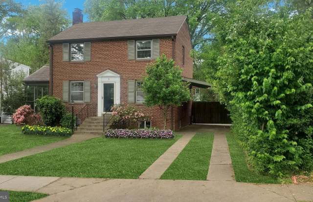 Photo of 8 S HUDSON Street