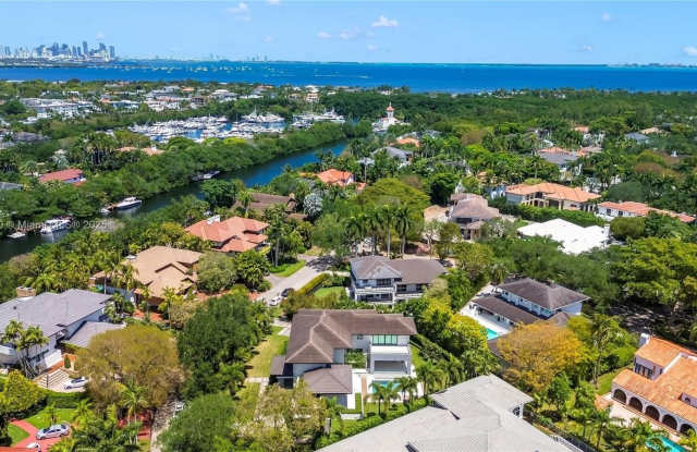 7015 Mira Flores Ave