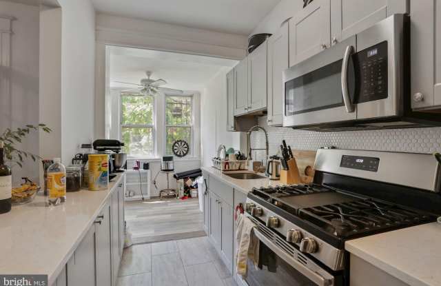 1006 QUEBEC Place NW