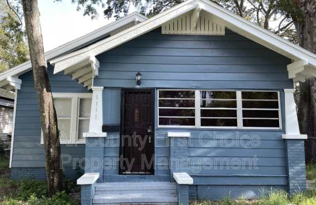 1111 James Ave S