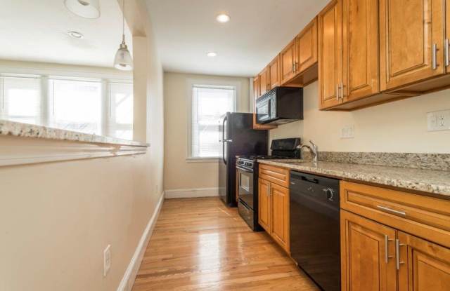 Photo of Nicely renovated studio with 2 months free rent for a January 1 move in!