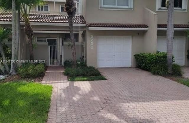 5252 NW 103rd Ave - 5252 NW 103rd Ave, Doral, FL 33178