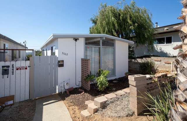 3662 Moultrie Avenue