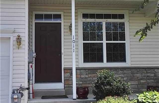 Three Bedroom Townhouse for rent in Breinigsville!