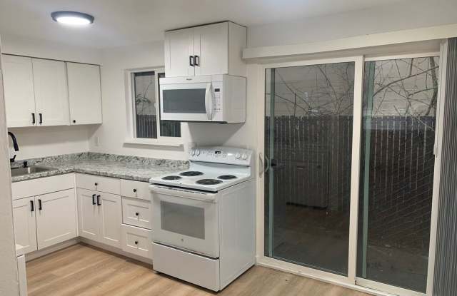 R2212 - Pinewood Apartments