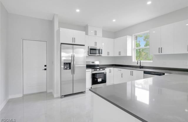 1072 Norton Avenue S