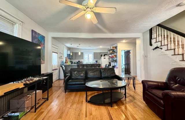 HOT NEWTON LISTING!!!