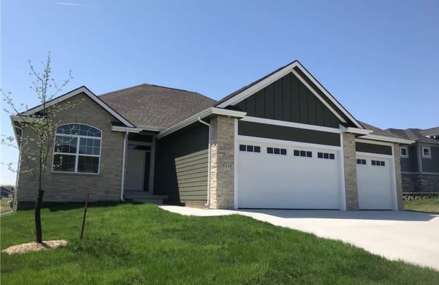 16234 Walnut Meadows Court - 16234 Walnut Meadows Court, Urbandale, IA 50263