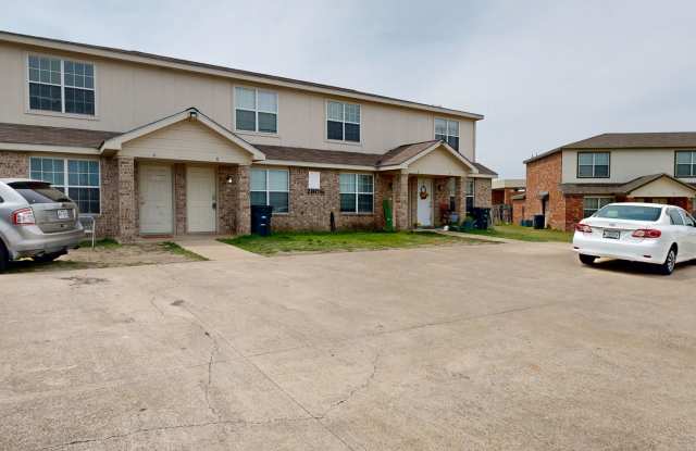 2 WEEKS FREE RENT +  STAINLESS STEEL APPLIANCES!!!!