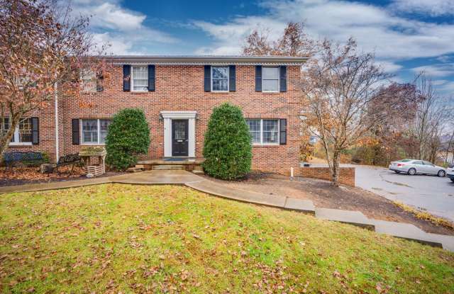 Three bed/2.5 bath condo for rent