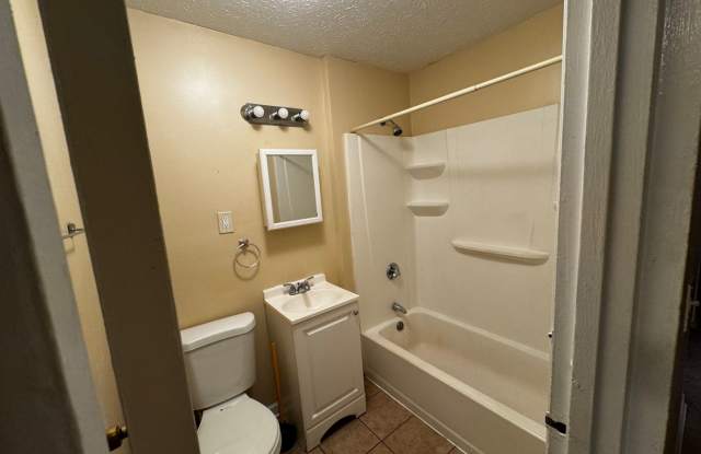 4 Bedrooms 2 Bath Apartment with Heat and Hot Water Included!!