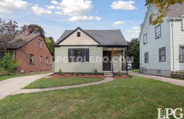 2736 Northwood Ave