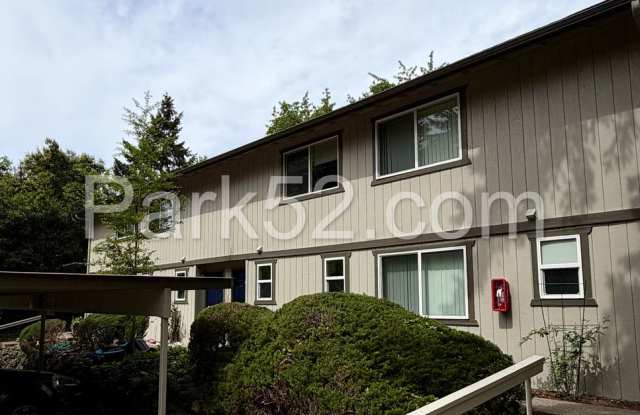 $250 Off First Full Month! Updated 2 Bedroom University Place Townhome