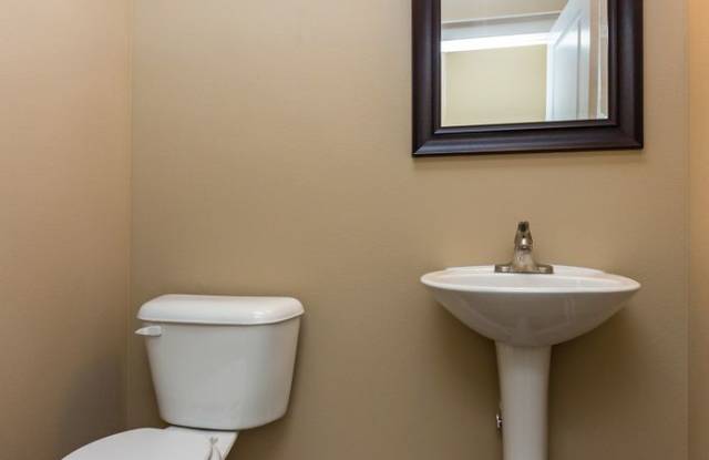 Gorgeous 4 Bed Home! Excellent Location in Waukee!