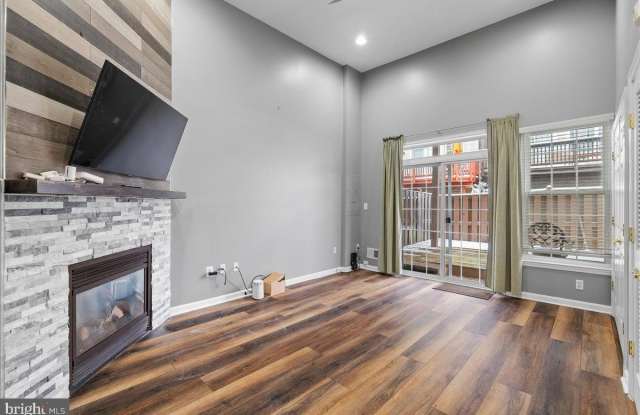 5317 CHIEFTAIN Circle