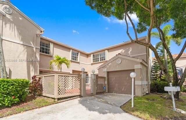 11009 Mainsail Dr