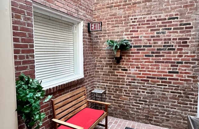 108 COLUMBUS ST S #200