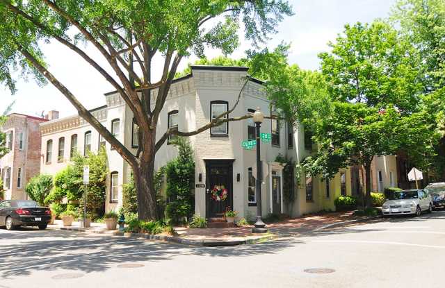 Photo of Georgetown Townhouse (Close to the West End and Dupont)