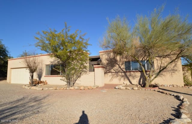 5050 N Hillcrest Drive - 5050 North Hillcrest Drive, Casas Adobes, AZ 85704