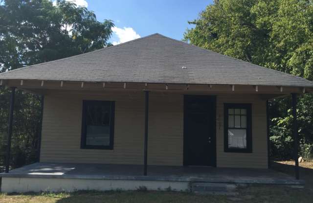 **AVAILABLE NOW**2 or 3 Bedroom / 1 Bathroom Home for Rent in Columbus, GA***