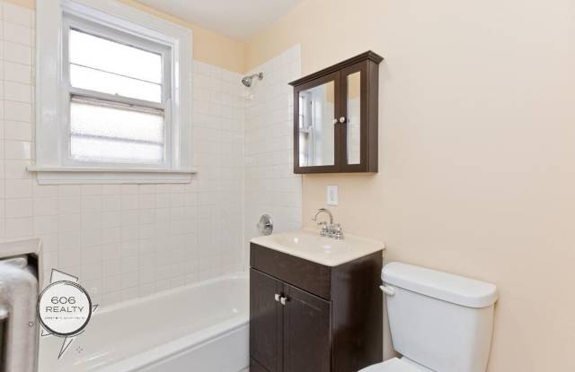 Beautiful Berwyn Apartments on Gunderson!