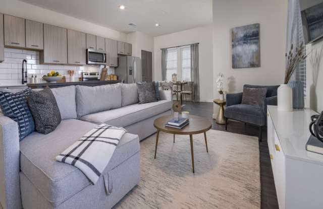 Azola South Tampa - Apartment & Townhome