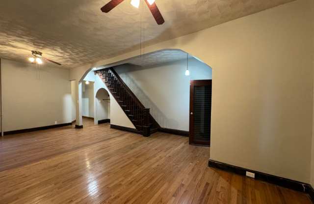 5 Bedroom 1.5 Bath in Harrisburg!