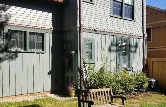 612 E 13TH Street