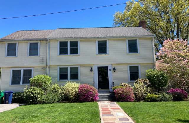Huge single family house in a prime location in Newton!
