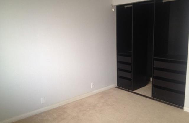 9423 Eucalyptus St - 2