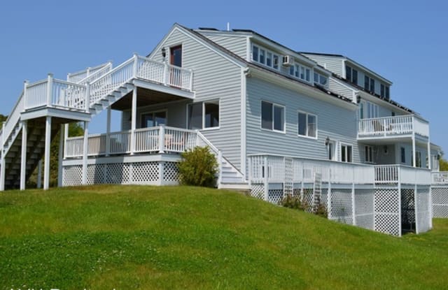 57 Grapevine Road - 57 Grapevine Road, Gloucester, MA 01930