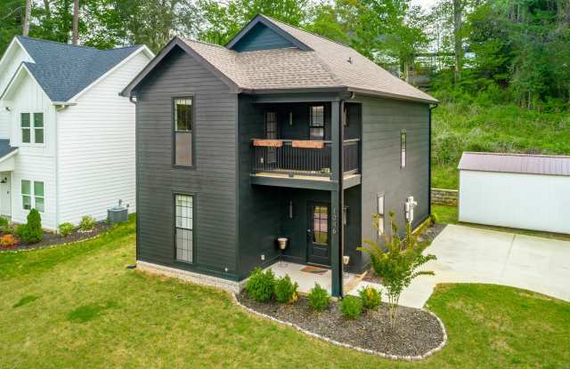 1046 S Seminole Dr