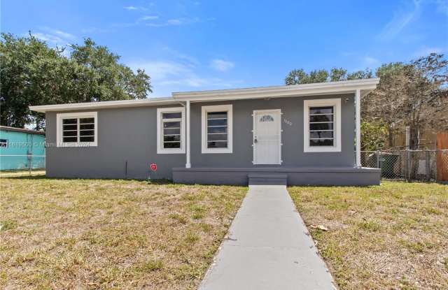 1380 NE 135th St